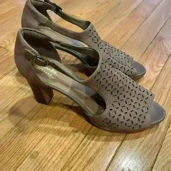 Clarks Artisan Women's Open Toe Heels Brown Leather Geometric Cutouts Size 9.5 - Picture 2 of 7